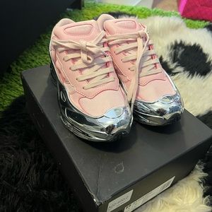 PINK RAF SIMONS OZWEEGO